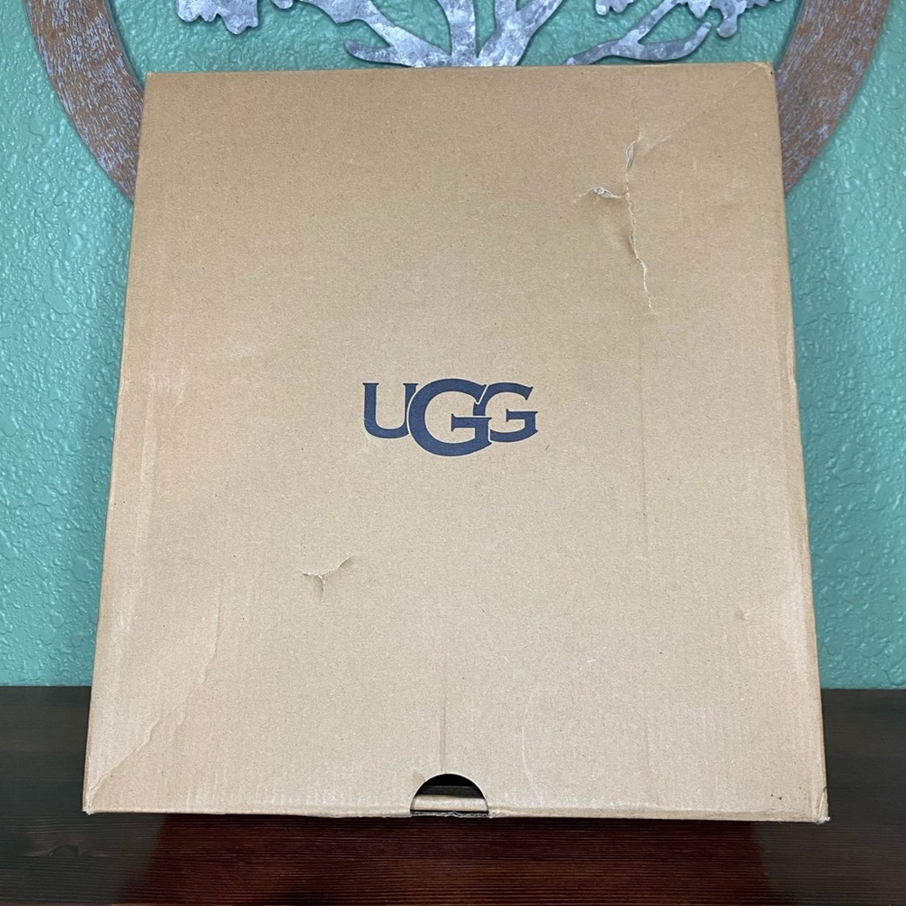 UGG Weylyn, Black, womens size 9.5 - Picture 2 of 9